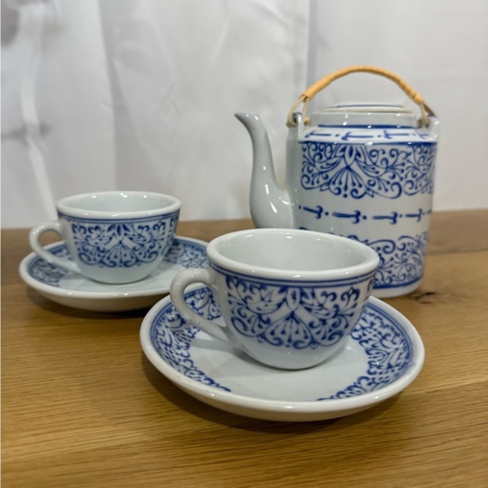 Blue Floral Porcelain Teapot and Cup Set - Classic Ceramic Tea Service